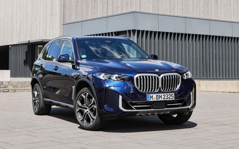 
            В обход санкций. В Россию привезли новые BMW X5, Kia Sportage и Mazda 6
        