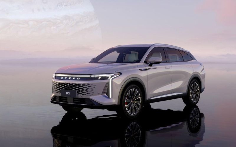 
            Exeed RX получил более дорогую версию с восьмиступенчатым «автоматом»
        