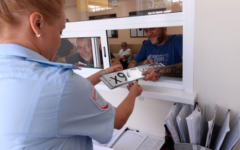 
            Правила регистрации автомобилей в ГИБДД опять изменят. Что важно знать
        