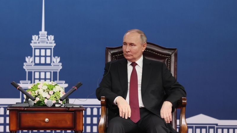 Путин призвал сохранять темпы в экономике 