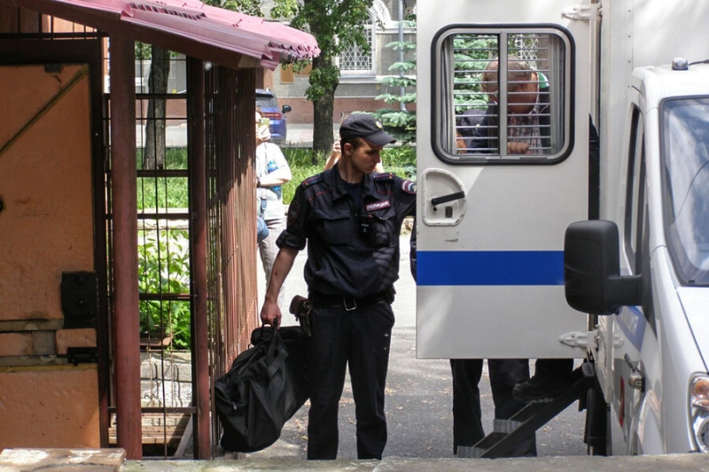 Суд арестовал подозреваемого в педофилии гендира ЧЭМК и его сутенера 