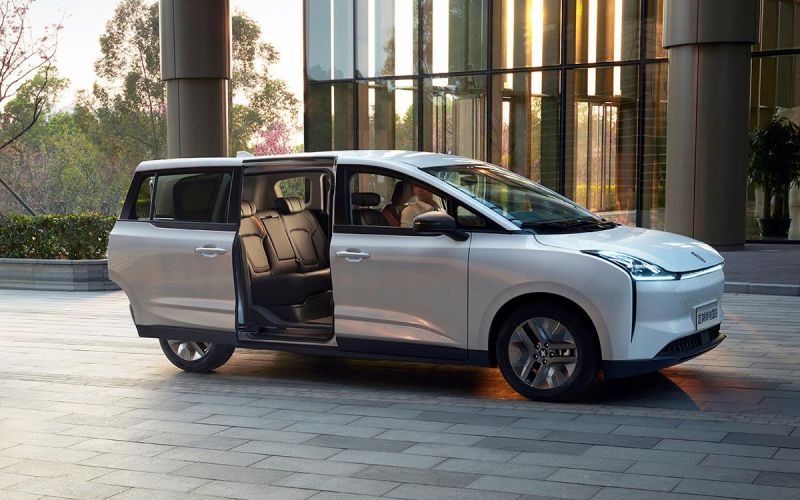 
            Аналитики назвали самые популярные электрокары в России в июне. Список
        