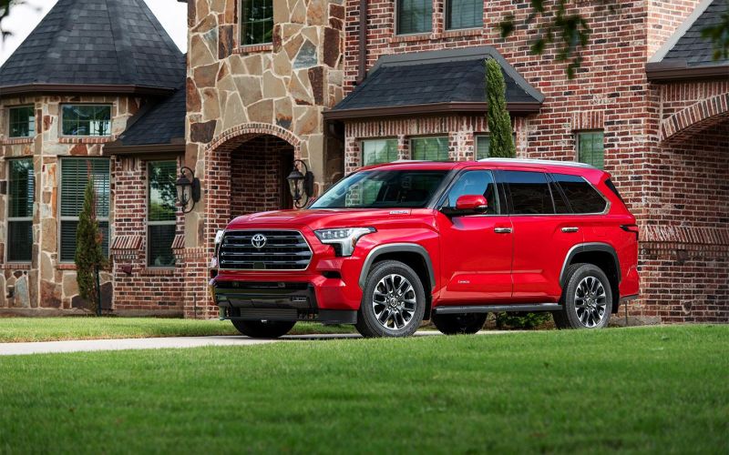 Дилер привез в Россию новый внедорожник Toyota Sequoia за ₽16 млн