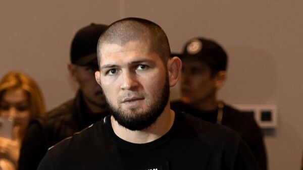 ФНС приостановила операции по счетам Нурмагомедова