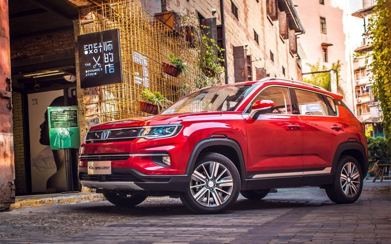 
            Кроссовер Changan CS35 Plus стал дешевле на ₽40 тыс. со старта продаж
        