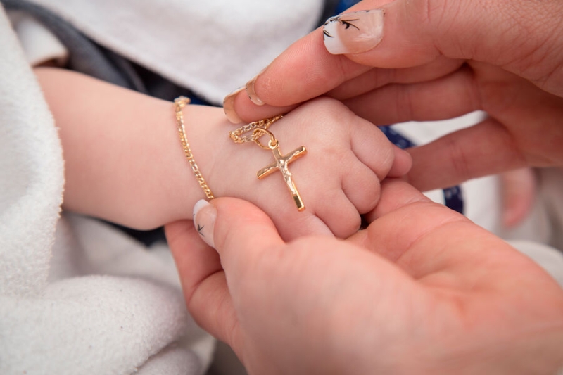 Кто может быть крестными родителями ребенка и какие у них обязанности 