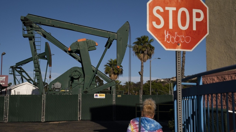 Запасы нефти в США за неделю упали сильнее прогноза