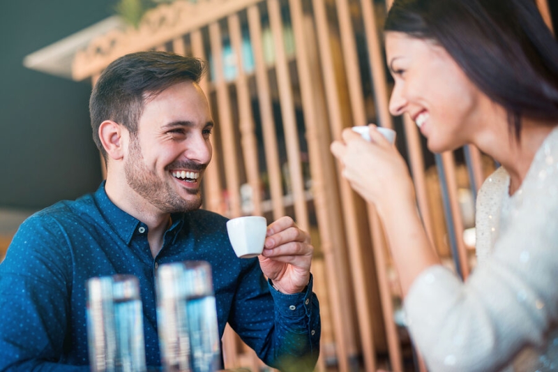 Признаки симпатии со стороны парня или мужчины: как их считать и отличить от сексуального влечения 