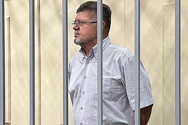 Суд арестовал имущество бывшего главного нарколога Минздрава Брюна и его коллег 