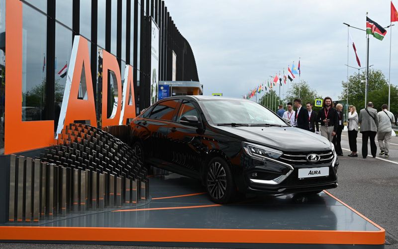
            АвтоВАЗ назвал цену базовой версии Lada Aura
        