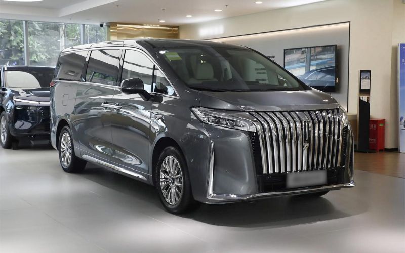 
            Бренд Wey представил минивэн для России. Это конкурент Voyah Dream
        