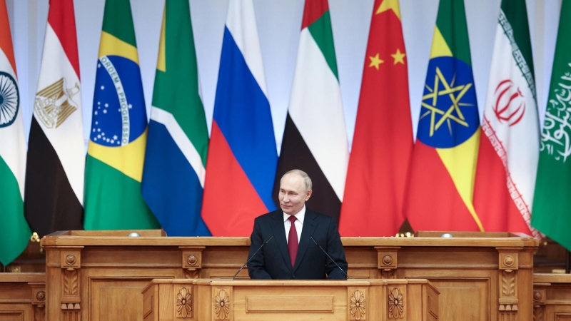 БРИКС "отъел" у "Большой семерки" десятую часть мировой экономики