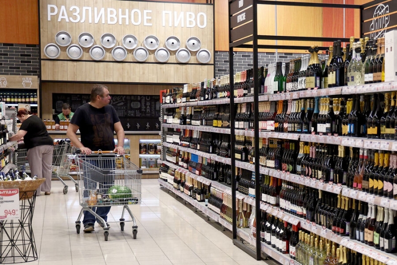 Депутат Хамзаев назвал популярной в народе мерой ограничение продажи алкоголя 