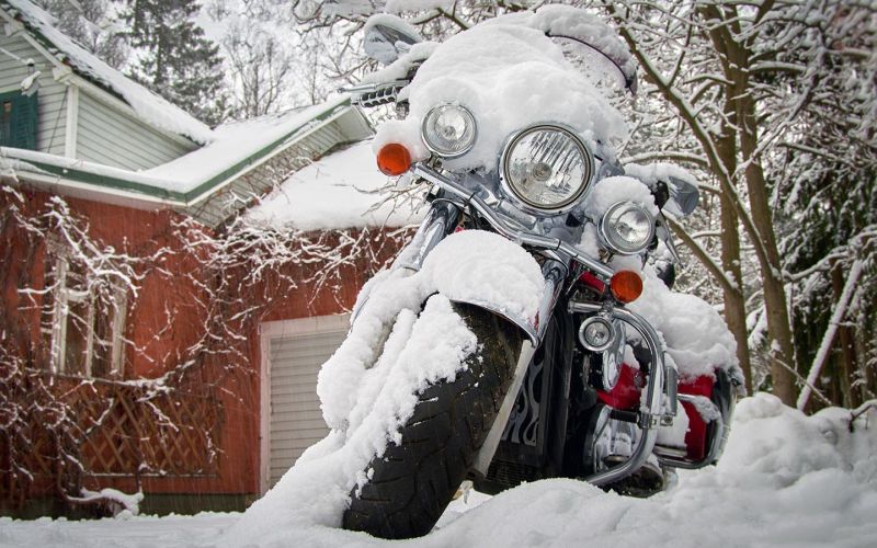 
            Как ездить на мотоцикле зимой и что об этом говорят правила
        