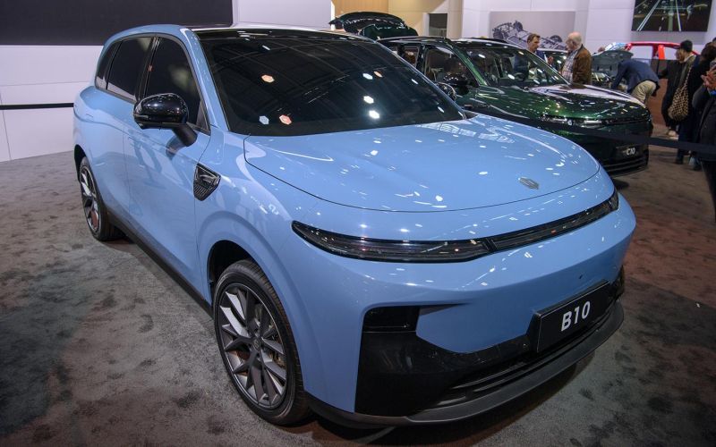 
            Китайцы удивили Парижский автосалон. Какие новинки приедут в Россию
        