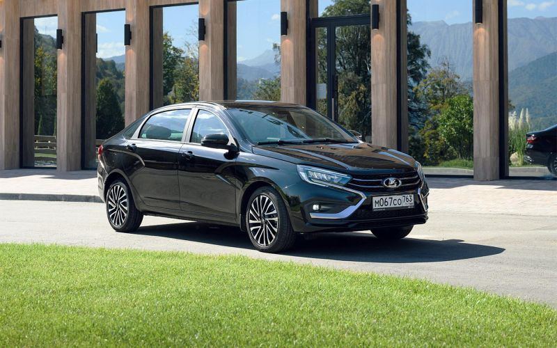 
            Размер имеет значение. Тест-драйв Lada Aura, которая способна удивить
        