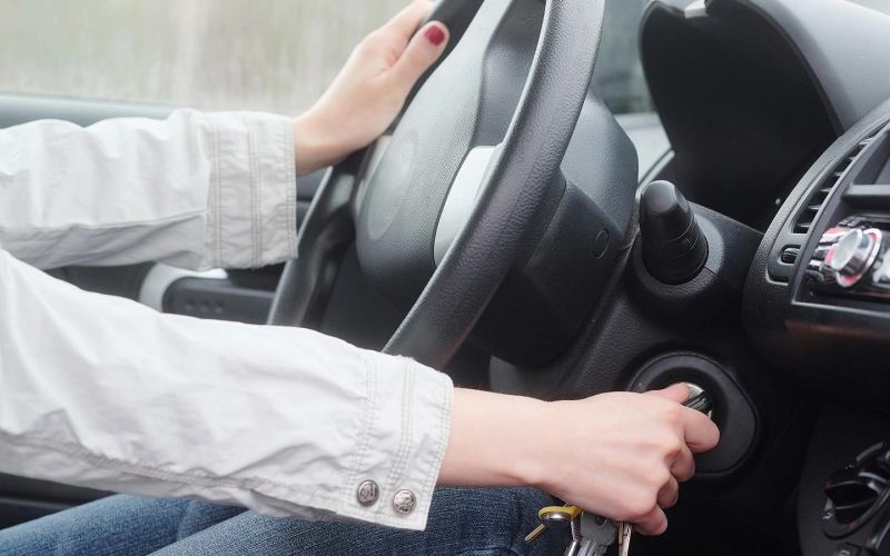 
            Стартер не крутит: в чем причины и как завести машину
        