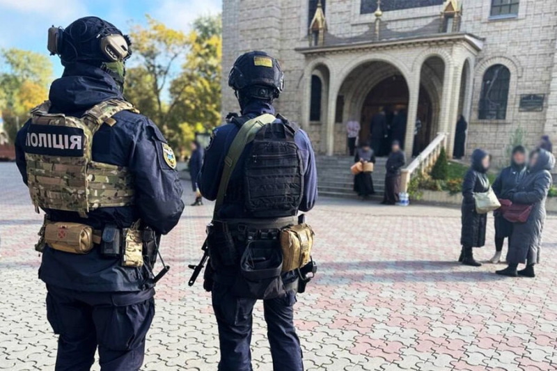 Сторонники ПЦУ при повторном штурме захватили собор УПЦ в Черкассах 