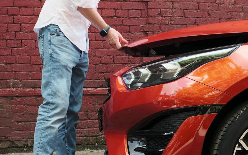 
            Как открыть капот в машине, если порвался тросик или сел аккумулятор
        