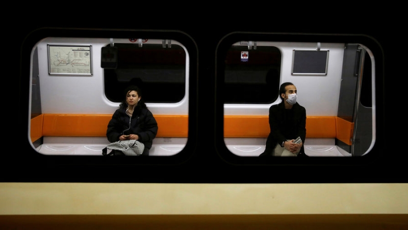 Турция депортировала россиянина из-за фото женщины в общественном транспорте