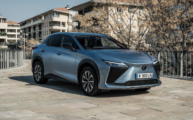 
            В Россию прибыл новый Lexus RZ. Особенности и стоимость
        