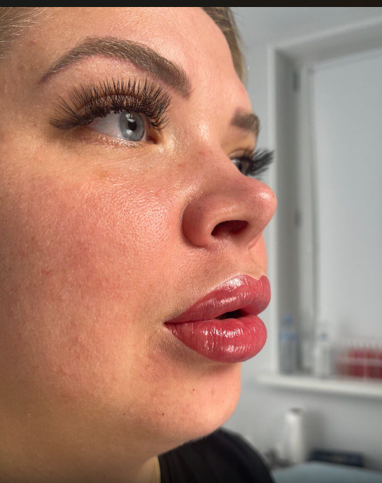 Забудьте о помаде с главным бьюти секретом - идеальным перманентным макияжем