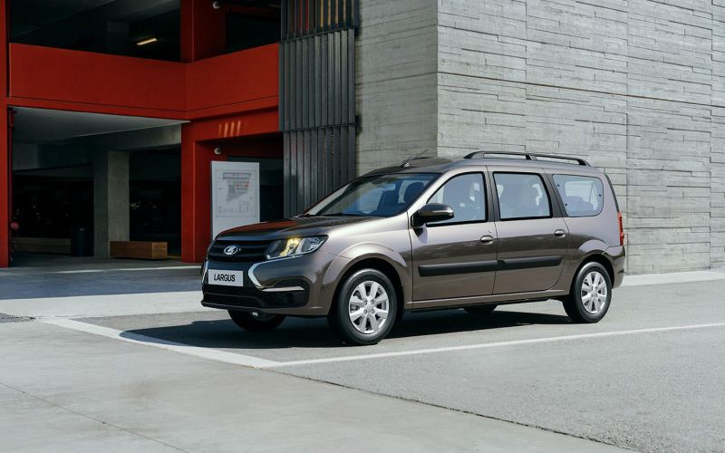 
            АвтоВАЗ возобновил сборку двух версий Lada Largus. Названы цены
        