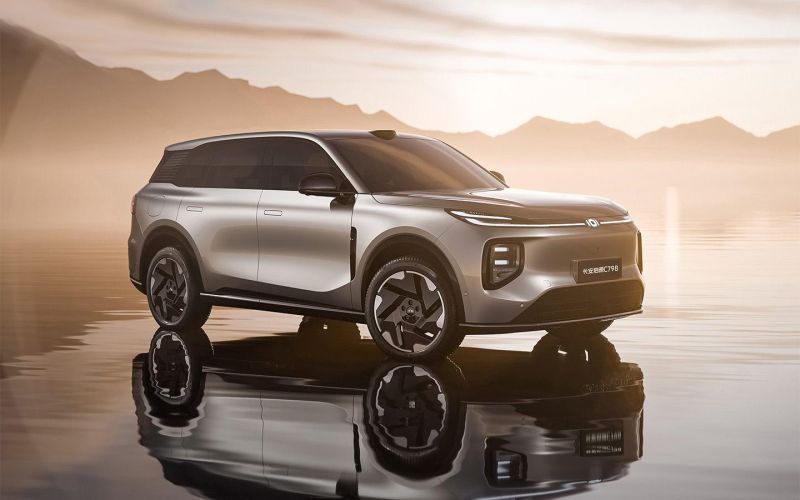 
            Changan рассекретил новый кроссовер C798. Но под другим брендом
        