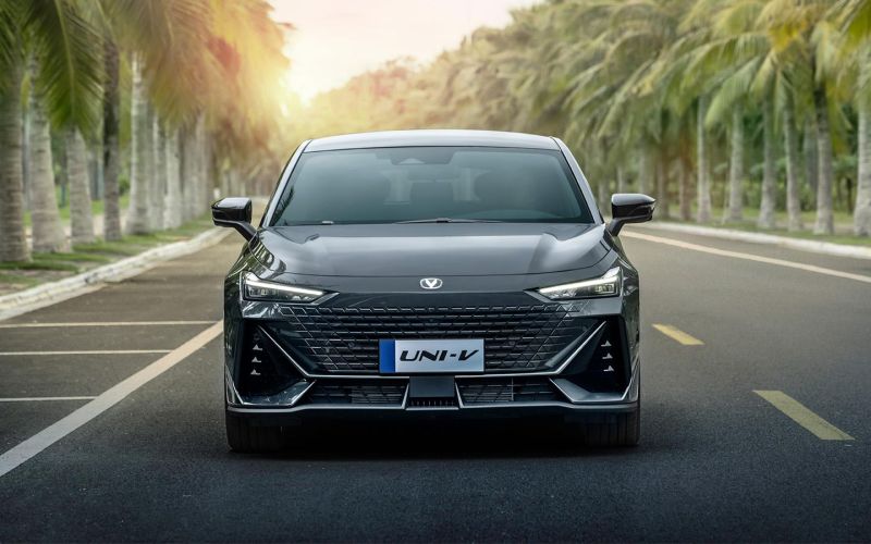 
            Changan Uni-V получил в России две новые комплектации с «теплыми» опциями
        