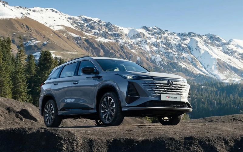 
            Changan CS75 подорожал через месяц после дебюта. Изменилась и мощность
        