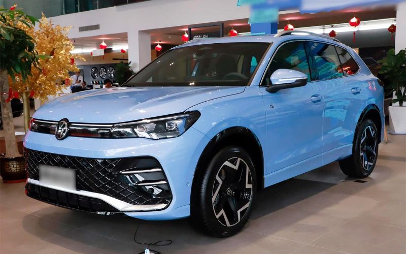 
            Дилер привез в Россию новый Volkswagen Tiguan R. Фото и цена
        