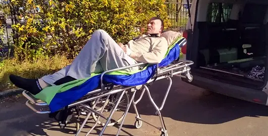 Как происходит перевозка лежачих больных до вокзала или аэропорта