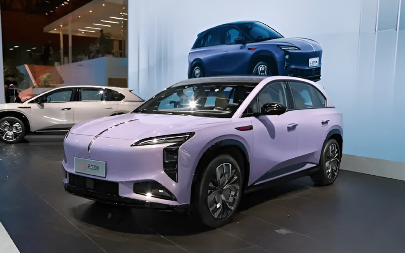 
            Hongqi анонсировал новый кроссовер. Пневмоподвеска и двухцветный кузов
        