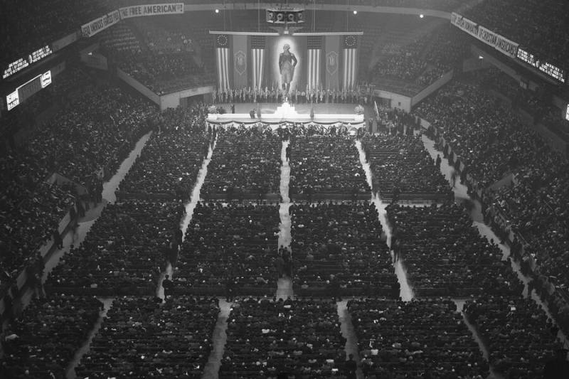 Как нацисты «зиговали» в Америке и при чем здесь жест Илона Маска 