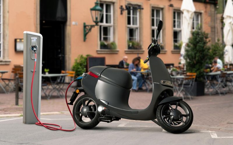 
            Нужны ли права на электроскутер и можно ли ездить без них
        