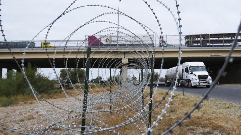 США приостановили введение пошлин на мексиканские товары