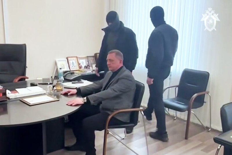 Указывал бандитам, кого похитить и у кого вымогать деньги: за что задержан глава Северодонецка