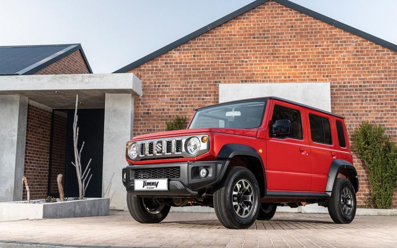 
            В продаже появилась особая версия Suzuki Jimny. Она намного длиннее
        