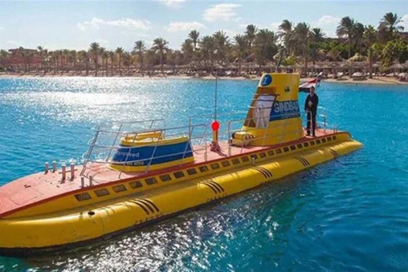 «Брали деньги и отправляли под воду»: в Египте затонул батискаф с 45 россиянами на борту 