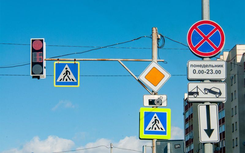 
            Что главнее: знак или светофор. Что говорят ПДД
        