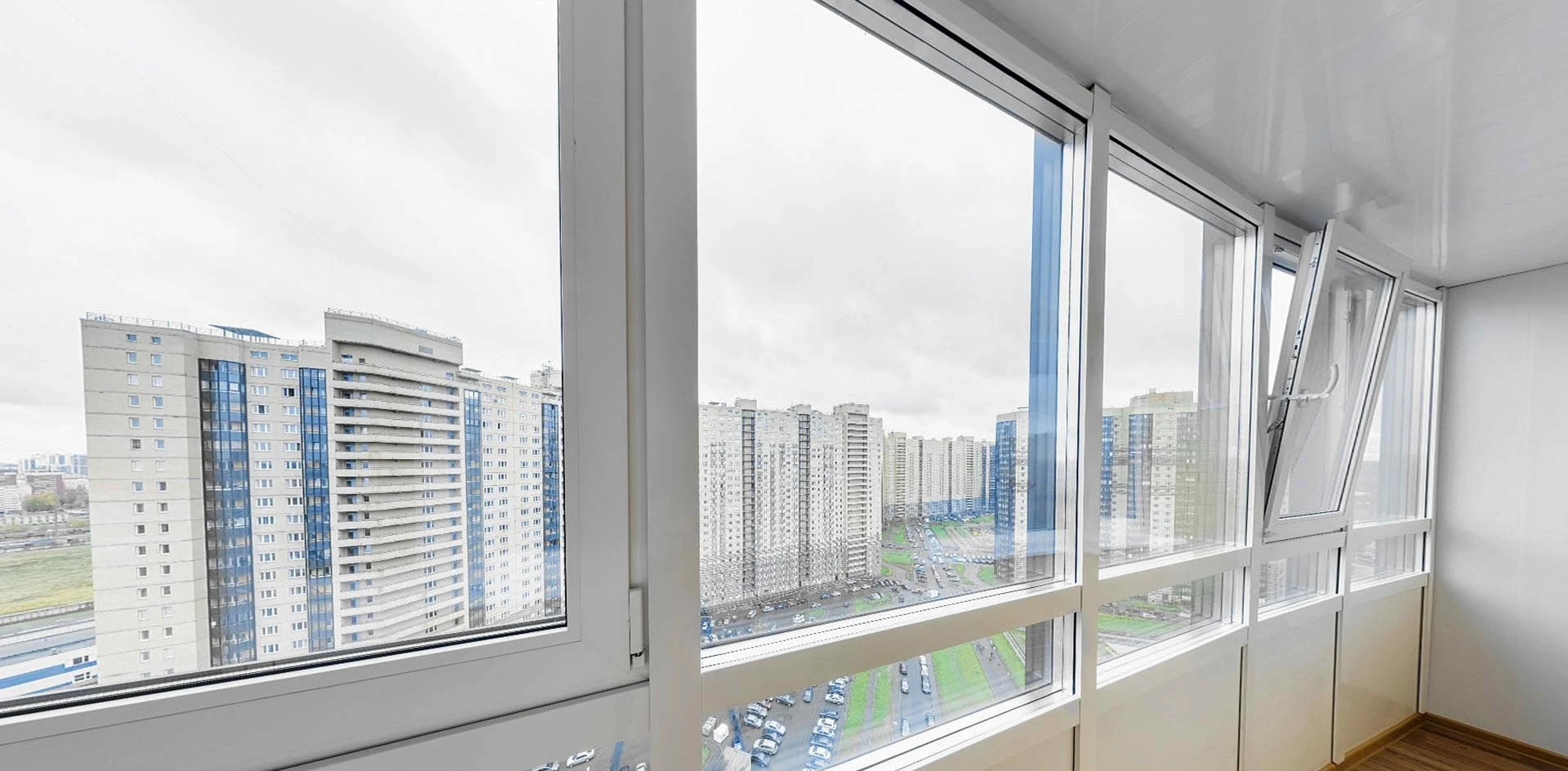 Остекление балконов окнами из ПВХ