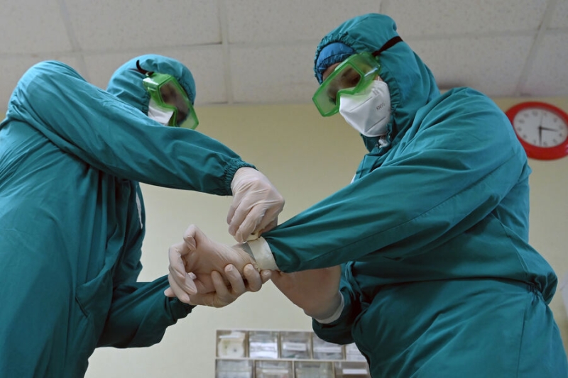 Не COVID и не грипп: врачи определили инфекцию, вызывающую у россиян кашель с кровью 