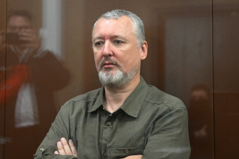 «Он был жив, здоров»: адвокат Стрелкова ответил на слухи о его самоубийстве