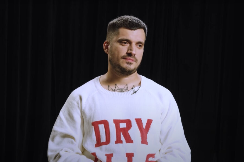 «Отказали легкие»: Пашу Техника не могут перевезти в Россию из-за критического состояния 