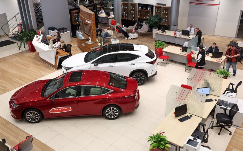 
            Почему в России рухнули продажи иномарок. Эксперт все объяснил
        