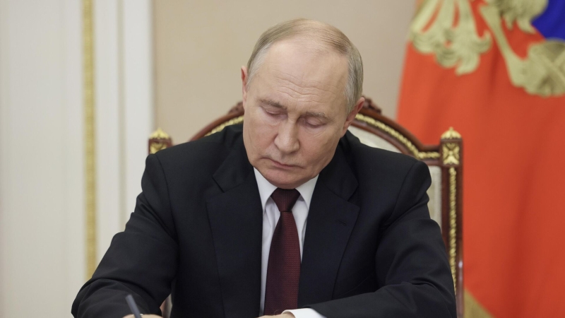 Путин разрешил "Горнорудной Компании Альянс" покупку акций "АГ Майнинг"