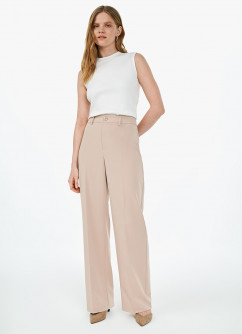 Классика навсегда: почему в гардеробе каждой женщины должны быть классические брюки