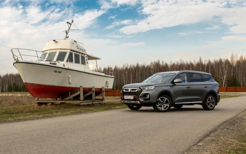 
            3 ряда, 7 мест, 143 л.с. и цена как у Vesta. Тест бюджетного VGV U70 Pro
        