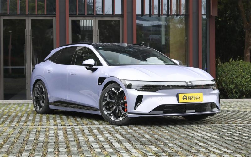 
            До сотни за 2,84 секунды. Zeekr представил универсал 007 GT
        