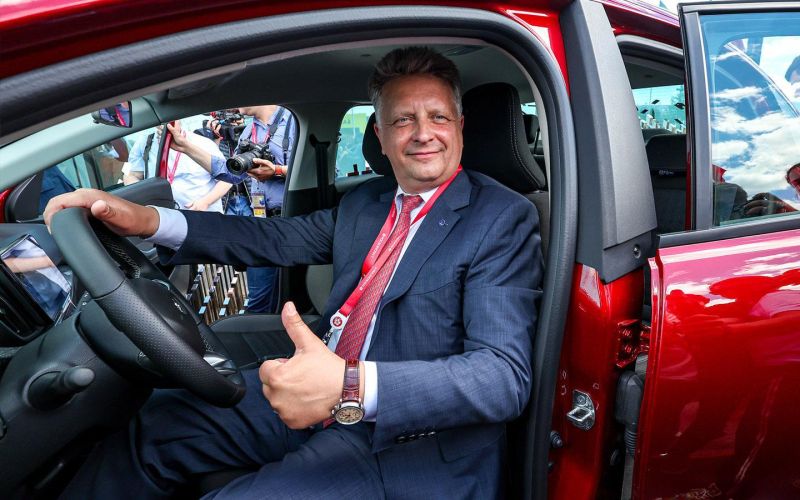 
            Инфляция — 10%. Глава АвтоВАЗа заявил о снижении цен на модели Lada
        